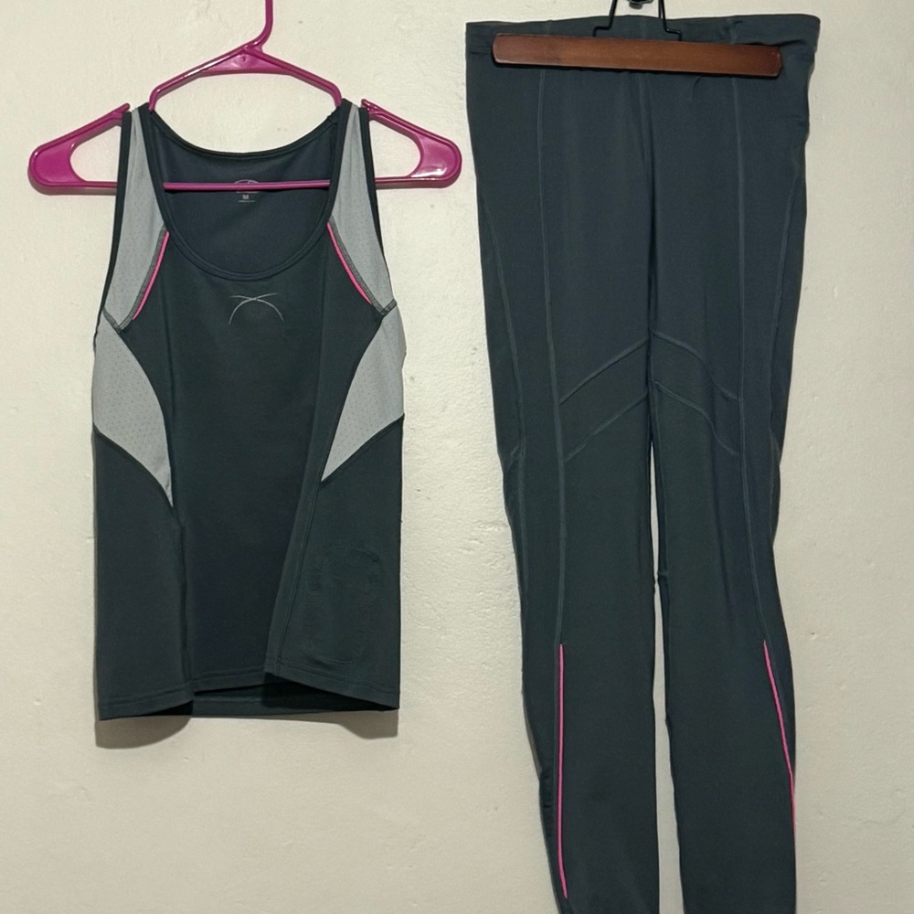 Champion Black and Gray Leggings with Athletic Fit